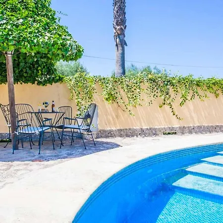 Llarg Villa