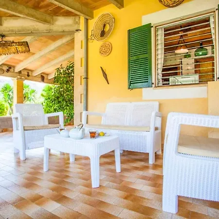 Llarg Villa *